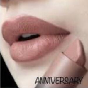 ⚡️💕Huda Beauty Anniversary Bullet Lipstick